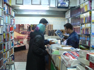 Ders kitabı satıyorlar