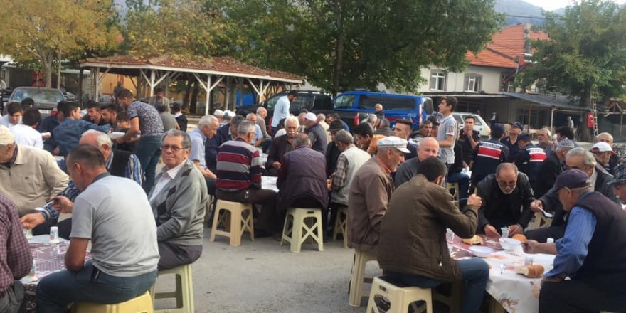 Taraşçı mahallesinde şehitler için yemek