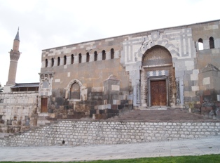 Alaeddin Camii'ne Büyükşehir sahip çıkıyor