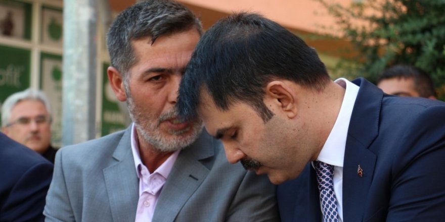 Bakan Kurum, şehit Yunus Mermer'in ailesini ziyaret etti