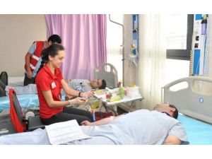 Şifa Üniversitesi İle Kızılay İşbirliğiyle Kan Bağışı Kampanyası