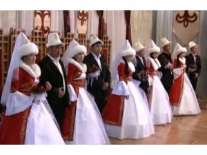 Kırgızistan’daki Toplu Nikâh Renkli Görüntülere Sahne Oldu