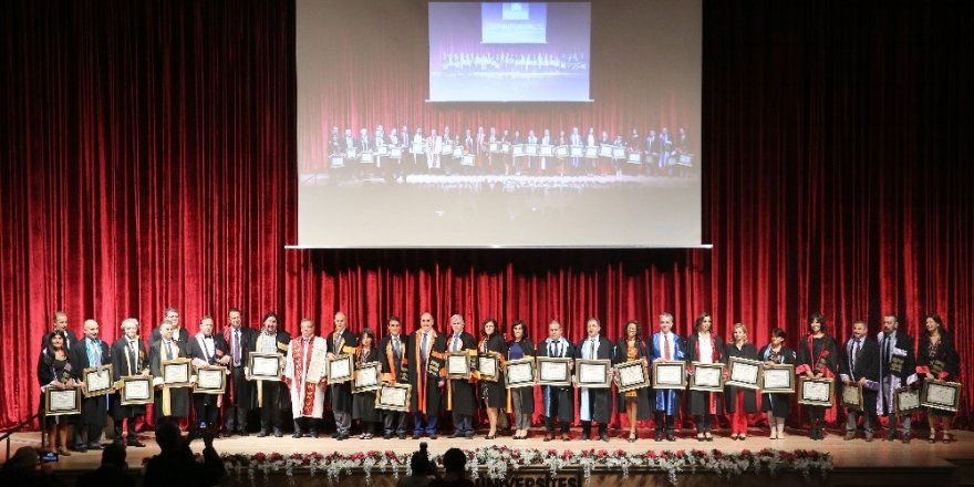Trakya Üniversitesi’nde, 2019-2020 Akademik Yılı Başarı ve Yükseltme Töreni coşkusu