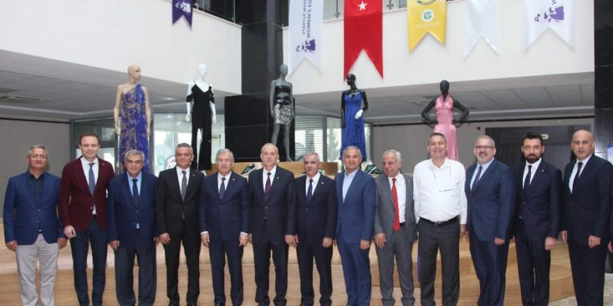 "Adana Ayakkabı ve Moda Tasarım Merkezi" açıldı