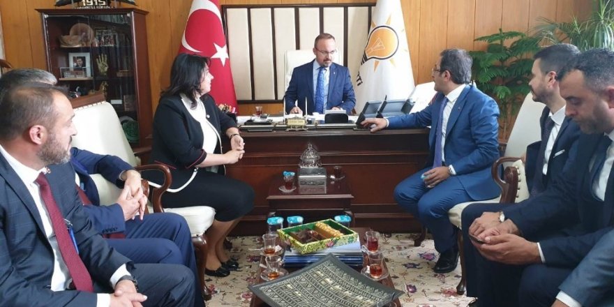 Bülent Turan TBMM’de AK Parti İl Genel Meclisi üyelerini misafir etti