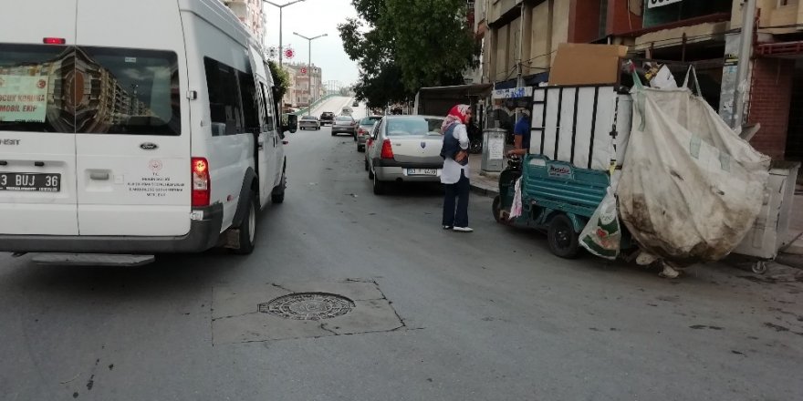 Çocuk koruma mobil ekibi Tarsus’ta sokak çalışması yaptı