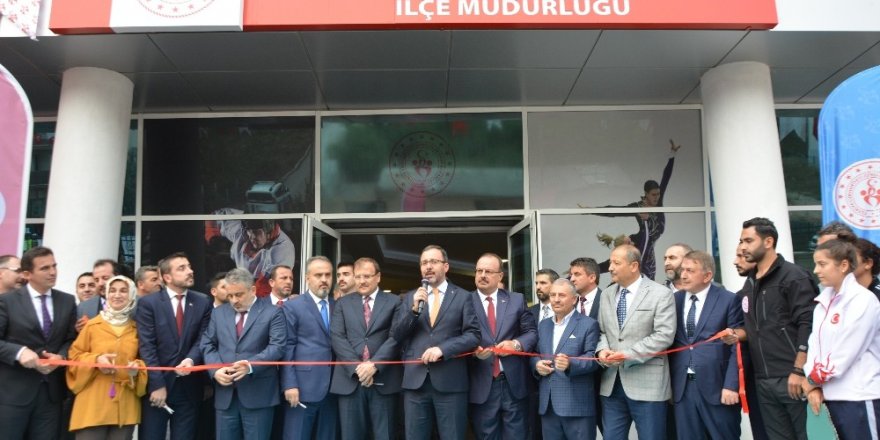 Bursa’nın ilk Olimpik Buz Pateni-Hokeyi Salonu açıldı
