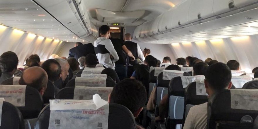Uçakta epilepsi nöbeti geçiren bebek için uçuş ekibi seferber oldu