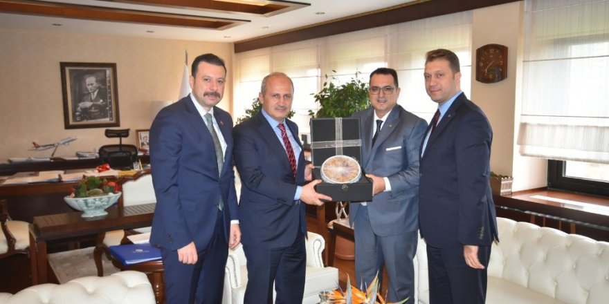 İZTO heyeti, Bakan Turhan’a İzmir’in lojistik sektöründeki beklentilerini iletti