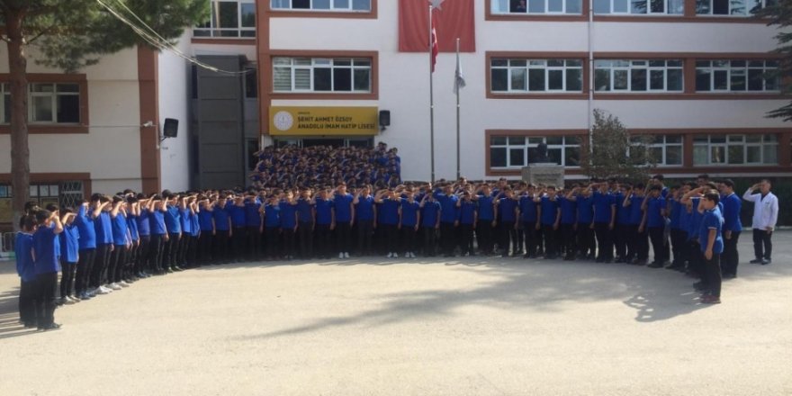 Öğrencilerden Mehmetçiğe asker selamı ve dualı destek