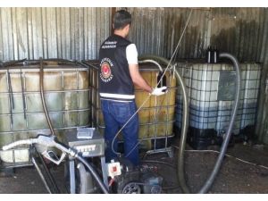 İzmir'de Bin 950 Litre Kaçak Akaryakıt Ele Geçirildi