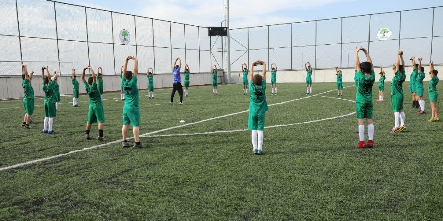 Beykent Stadyumu’nda Futbol Spor Okulu büyük ilgi görüyor