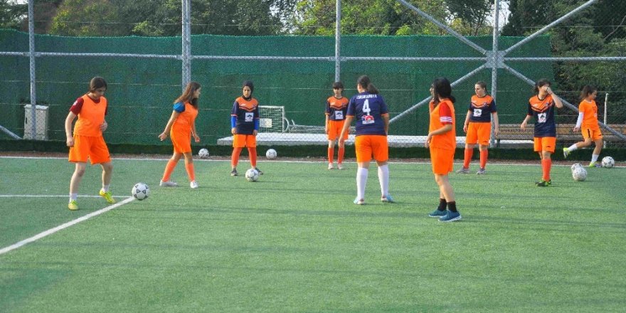 Eyüpsultan’ın tek kadın futbol takımı dört kategoride mücadele ediyor