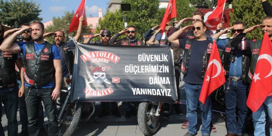 Uşak Türk bayrağı asılı motor sesleriyle yankılandı