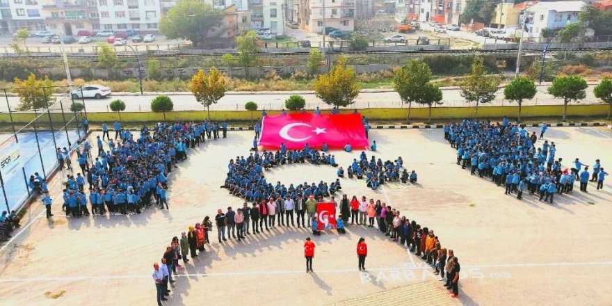 Dev Türk bayrağı açıp Mehmetçiğe destek verdiler