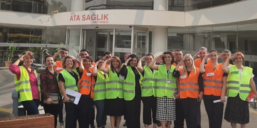 Sağlık çalışanlarından nefes kesen tatbikat sonrası Mehmetçiğe selam