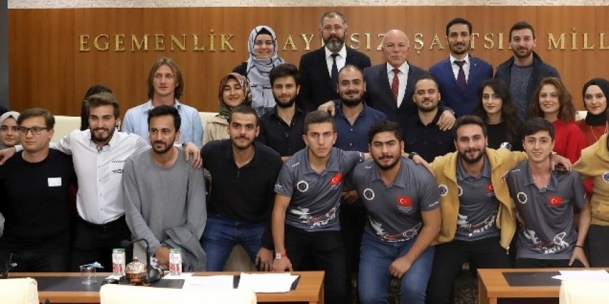 Erzurum’un genç beyinleri Başkan Sekmen’e konuk oldu