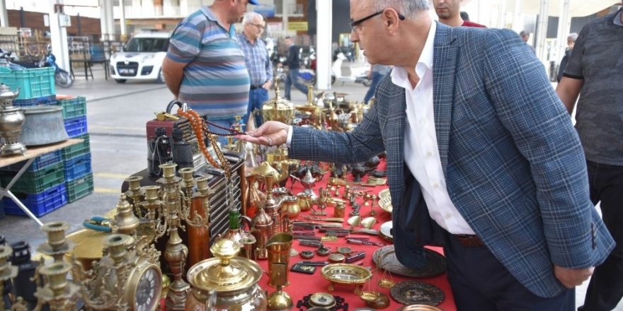 Salihli ikinci el eşya pazarı yeni yerinde açıldı