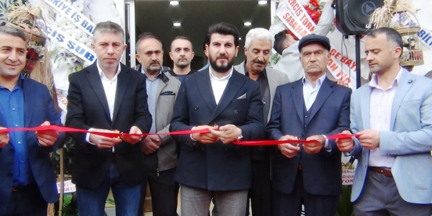 Erciş’in en büyük alışveriş merkezi hizmete açıldı