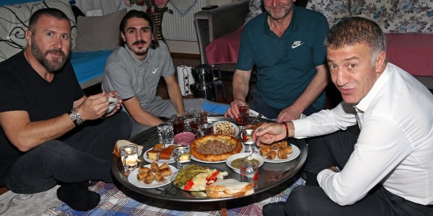 Ahmet Ağaoğlu, Abdulkadir Ömür’ü ziyaret etti