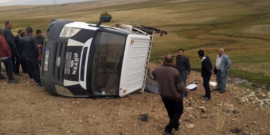 Yüksekova’da maddi hasarlı kaza