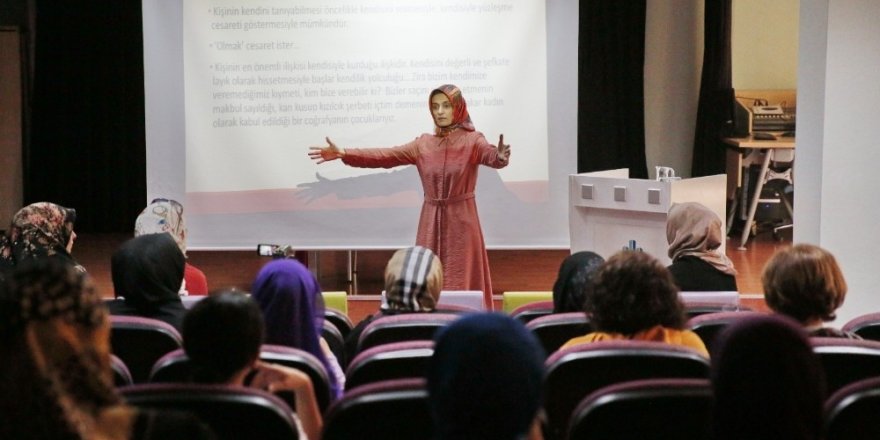 Aile Danışmanı ve Sosyolog Tepe: ”Mutlu olmak için anı yaşayın”