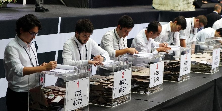Beşiktaş’ta oy sayma işlemi başladı