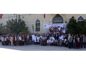 Denizli’de 50 Gönüllü Eğitmen, 200 Öğrenciye Üniversiteye Hazırlık Dersi Veriyor