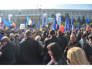 Ab'ye Girmek İsteyen Moldovalılar Stefan Çel Mare Meydanı'nı Doldurdu