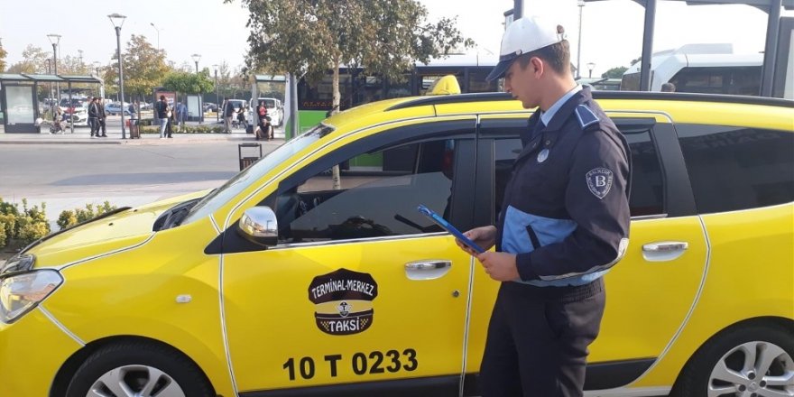 Büyükşehir servis araçları ve taksileri denetledi