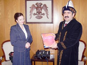 Kırgız Büyükelçisi’nden Vali’ye ziyaret