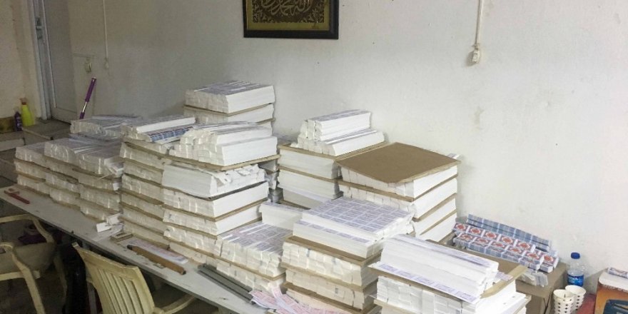 Fatih’te piyasa değeri 3 milyon lira olan sahte sigara kağıdı ele geçirildi