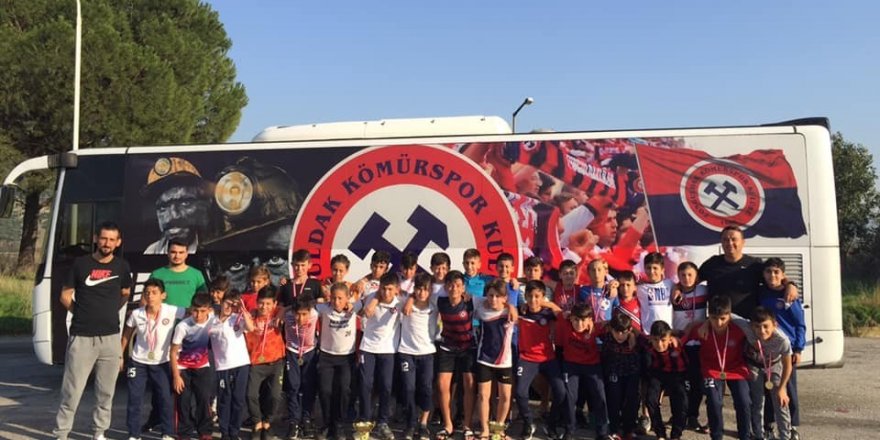 Zonguldak Kömürspor altyapı takımından 2 kupa