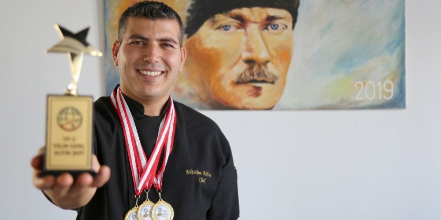 Mezitli Belediyesi Aşçısı Aktaş, İstanbul’dan 3 altın madalyayla döndü
