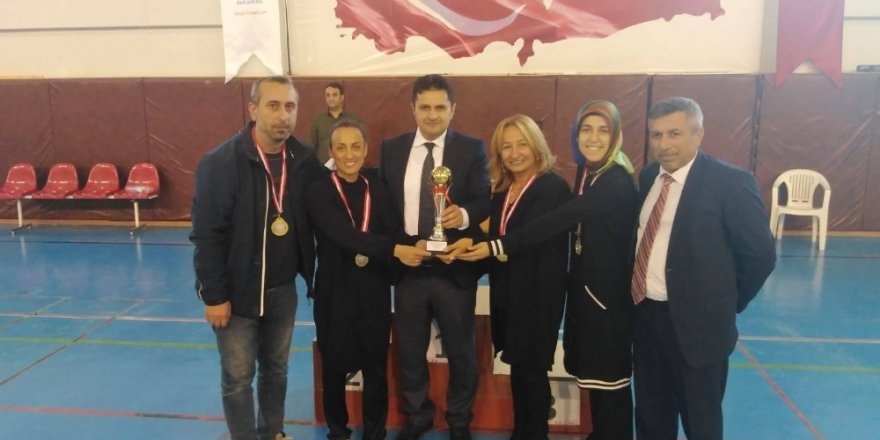 Masa tenisi turnuvasında Oltulu öğretmenler Erzurum’u temsil edecek