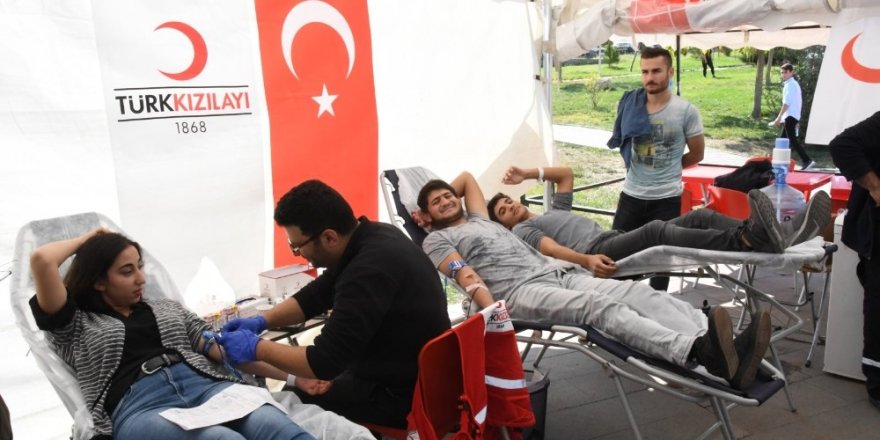 Rektör Turgut’tan kan bağışı kampanyasına destek