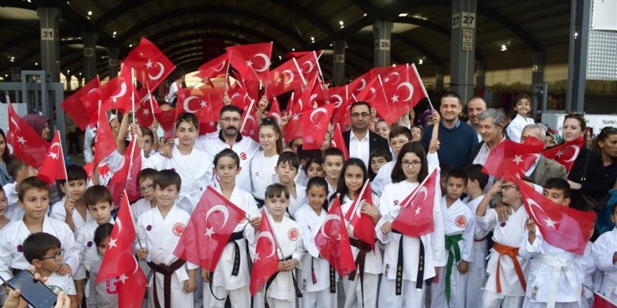 Biga Belediyesinin minik sporcularından Mehmetçiğe selam