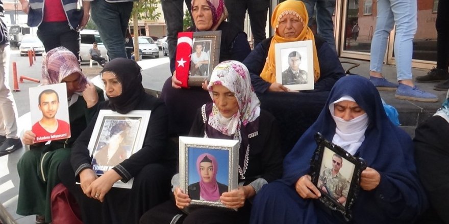 HDP önündeki ailelerin evlat nöbeti 52. günde