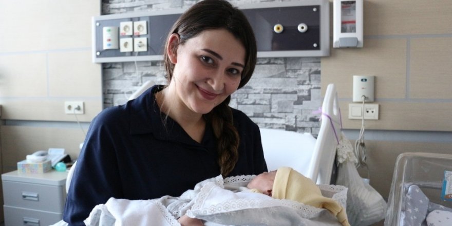 955 gram doğan Aren bebek 100 günde hayata tutundu