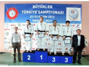 İzmir Büyükşehir'in Judocuları Sekiz Madalyayla Döndü