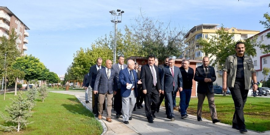 Başkan  Gürkan İnönü Bölge Parkında inceleme yaptı