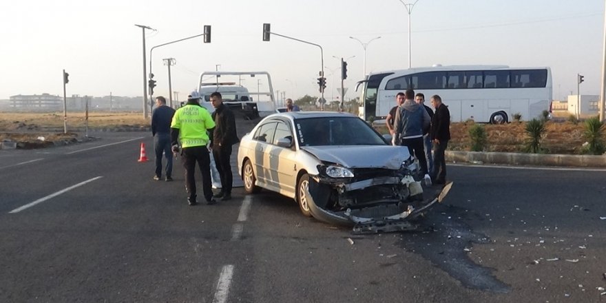 Diyarbakır’da tarım işçilerini taşıyan minibüs kaza yaptı: 18 yaralı