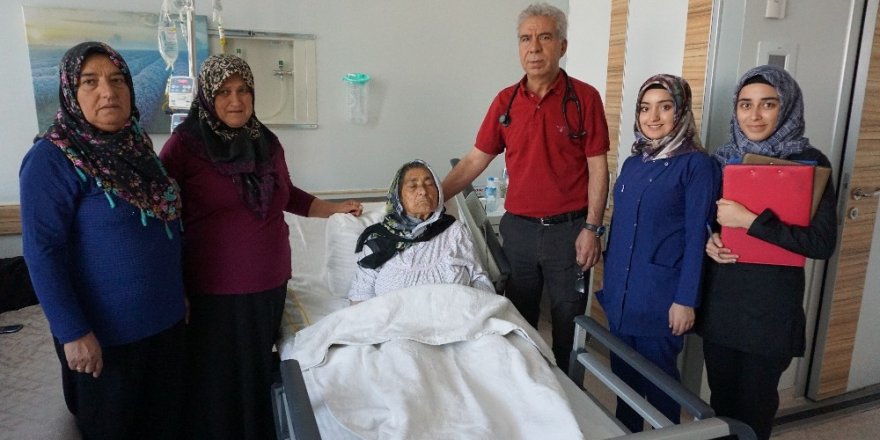 Yaşlı kadın Gaziantep’te yeniden şifa buldu