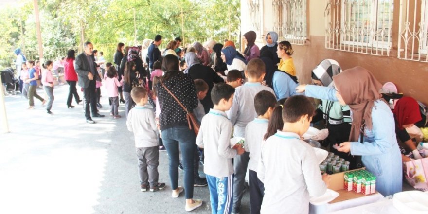 Minik öğrencilerden Mehmetçik Vakfına bağış