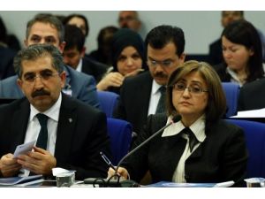Aile Bakanı Şahin: Evlatlarımızla İlgili Bir Sorunu Hep Beraber Çözmeliyiz