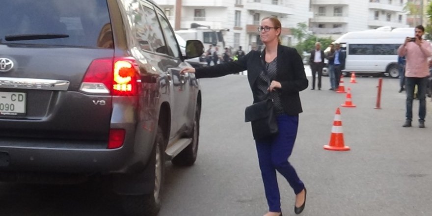 Kanada Ankara Büyükelçiliği 2’nci katibi HDP’yi ziyaret etti, aileleri görmezden geldi