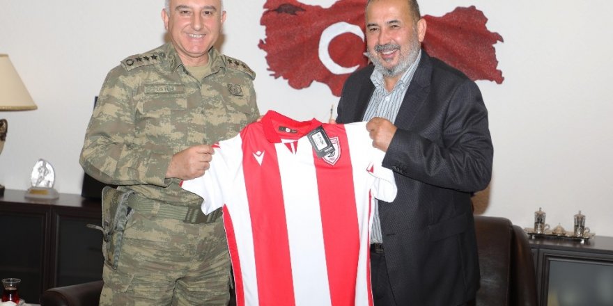 Garnizon Komutanı ve Başsavcıya Samsunspor forması