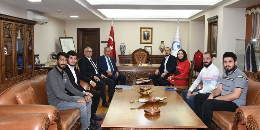 ÜNİAK Genel Başkan Yardımcısı Sedef’ten Rektör Turgut’a ziyaret