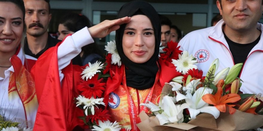 Milli Sporcu Hayriye Türksoy: “Türk sporcuları herkes asker selamı ile tanıyor”