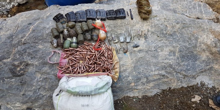 Van’da PKK’ya ait 15 adet el bombası ile 2 adet EYP düzeneği ele geçirildi